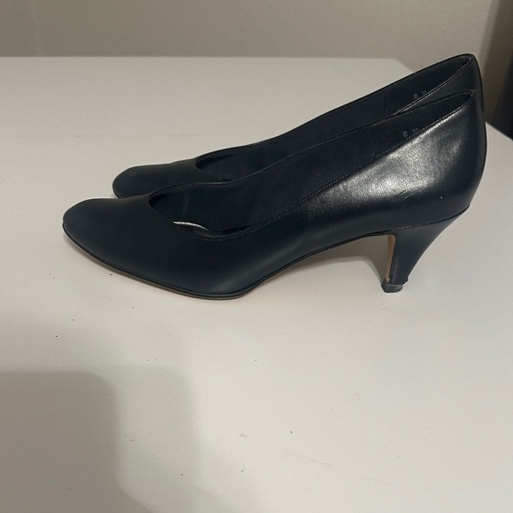 Very Vintage set of Heels in Cream and Navy - Picture 10 of 14